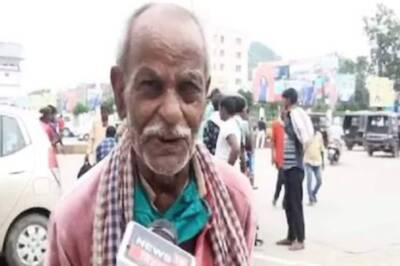 Meet 60-Year-Old English-Speaking ‘Coolie’ From Bihar’s Gaya
