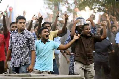 Maldives president quits amidst protest
