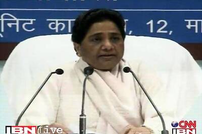 Keep away from political vendetta: Mayawati to SP