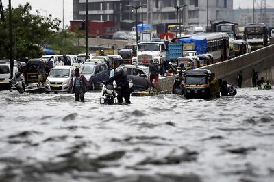 Mumbai's Powai Lake Overflows Due to Heavy Rains; Red Alert Issued for Next 2 Days