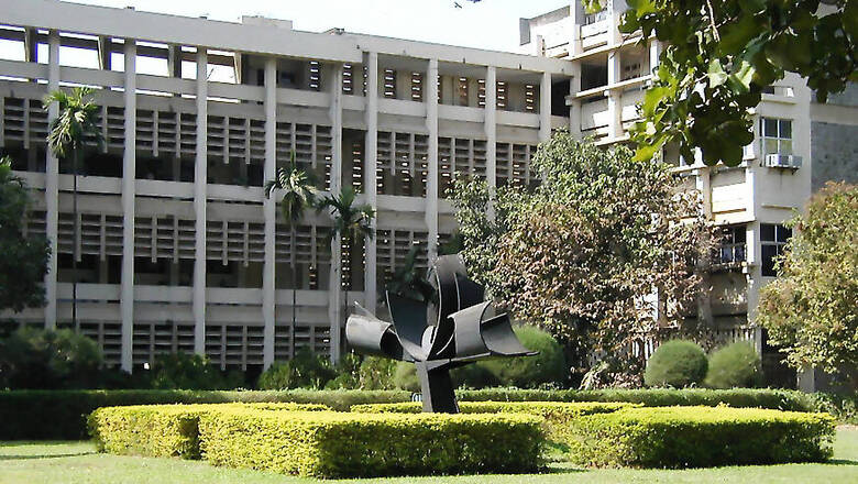 IIT-Bombay Chooses Khadi as Convocation Robe, Places Order for 3,500 Robes