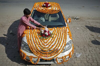 Pakistani Groom Caught Tying the Knot for the Third Time Thrashed by First Wife Who Gatecrashed His Reception