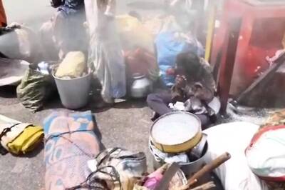 Migrants Sprayed with Disinfectants Outside Station in Lucknow, Two Civic Workers Suspended