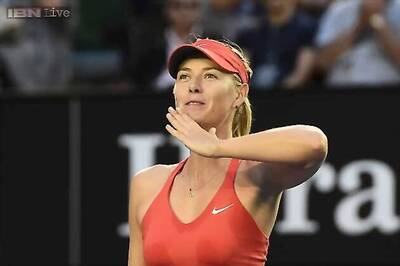 Maria Sharapova easily through to 4th round at Australian Open