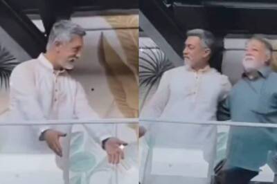 Watch: Aamir Khan Looks Unrecognisable As He Grooves To Papa Kehte Hain At Ira Khan’s Engagement