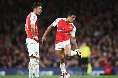 Arsenal Should Ensure Sanchez and Ozil stay: Cech