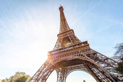 Staff at Eiffel Tower Shut Down Paris Landmark Over 'Monstrous' Queues
