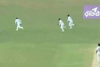 Bangladesh Team Trolled Again as 5 Players Run After the Ball to Save Boundary: WATCH