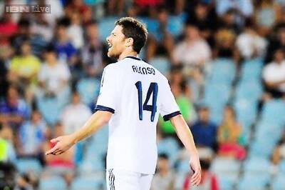Real Madrid's Xabi Alonso has surgery on broken foot