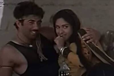 Meenakshi Sheshadri Calls Deleted Kiss Scene with Sunny Deol in Dacait 'Nerve Wrecking': ' It Went So...'