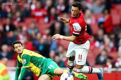 Ozil scores twice as Arsenal beat Norwich 4-1