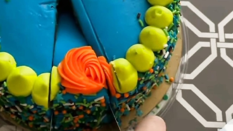 Senior Mumbai Cop Feeds Piece of Cake to History-sheeter on Latter's Birthday, Video Goes Viral