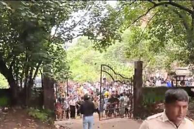 Stone-Pelting, Tear Gas, Lathicharge in Massive Badlapur Protests Over Sexual Assault of 4-Year-Olds in School | Updates