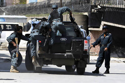 'Afghan MPs fight insurgents near parliament'