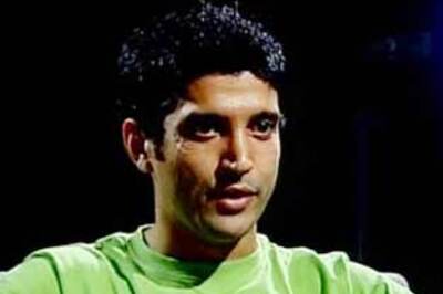 Farhan obsessed with Rubik's Cube!