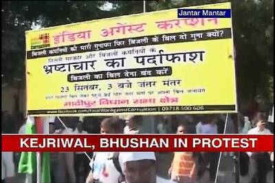 Team Kejriwal protests against power tariff at Jantar Mantar