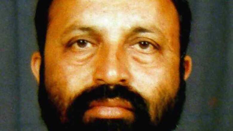 Gujarat: High Court quashes FIR against gun-totting MP Vitthal Radadia