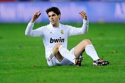 Kaka denies deal with PSG, plans Madrid stay