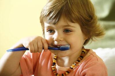 How Your Toothpaste Can Contribute To Antibiotic Resistance