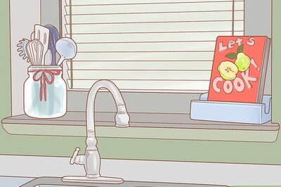 How to Decorate a Windowsill