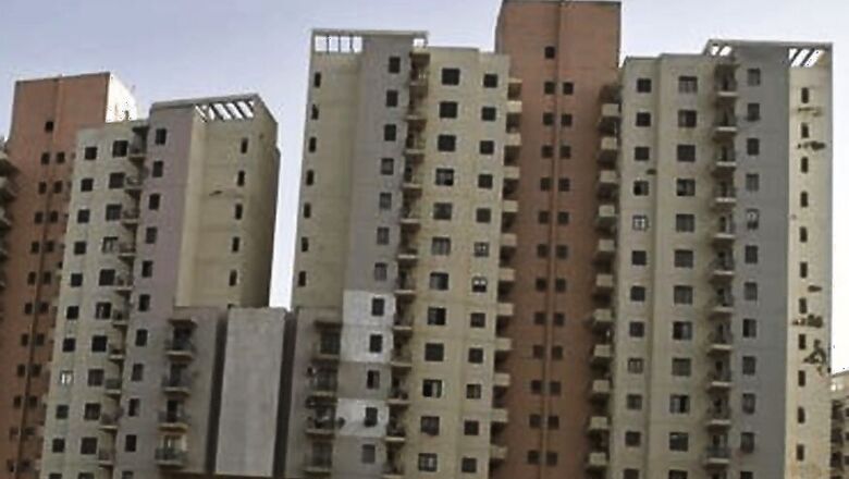 Nashik Man Dies Trying to Catch Daughter Falling From Terrace