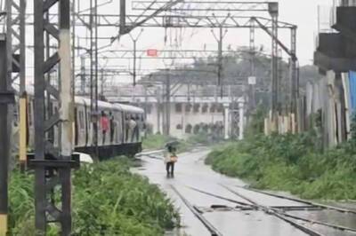 Mumbai Local Train Services Disrupted Due to Heavy Rains; Check Status Today