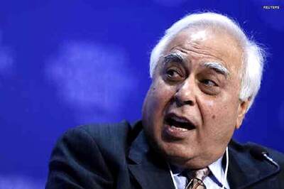 Telco chiefs meet Sibal to discuss spectrum pricing