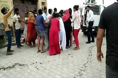 Watch: Cops Go To Arrest Fraud Accused, Attacked By Family Members