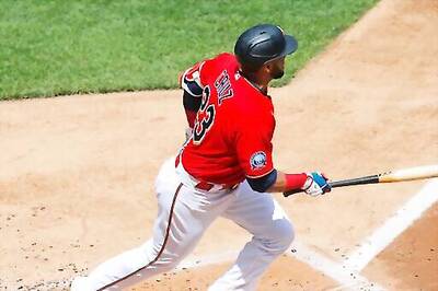 Berríos, Twins win 5th in row, top Pirates after drone delay