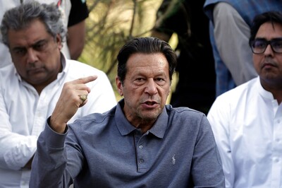 Pakistan Power Play: Shehbaz Sharif Govt Planning to File Treason Case Against Imran Khan, Say Sources