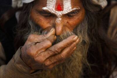 ‘Measuring the Earth With His Body’, Sadhu Brings Traffic to Grinding Halt on Delhi Road