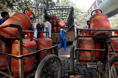 Customers Can Now Book LPG Gas Cylinders through WhatsApp and SMS; Here’s How