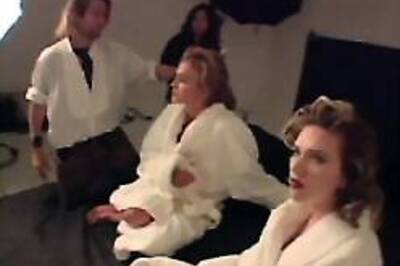 Scarlett, Keira pose naked for Vanity Fair