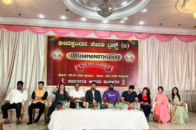 Kannada Show Katheyondu Shuruvagid’s Cast Gifts Books, Other Items To Visually Impaired People