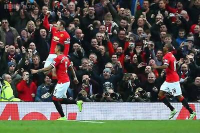 Manchester United beat Sunderland 2-0, wrong player sent off