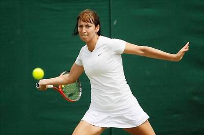 Yvonne Meusburger beats Andrea Hlavackova for first career title