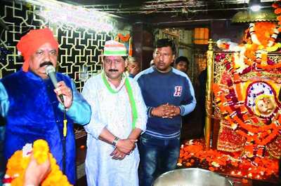 Congress’ 'Muslim Hardliner' Nominee’s Temple Visit Sends Ripples Across Political Circles in Bhopal