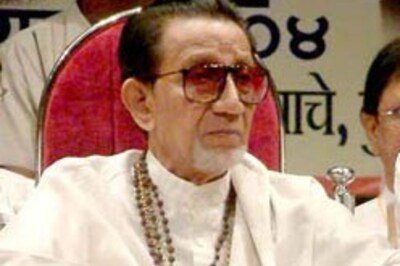 Cong has orphaned Hindus: Thackeray