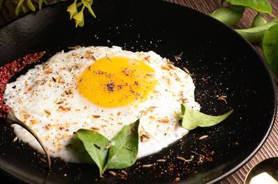 Sunny Side Up or Half-Fry? Twitter User Asks People to Name This Dish, Gets 'Egg-cellent' Replies