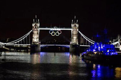 Man dives off Tower Bridge in Olympic taxi protest