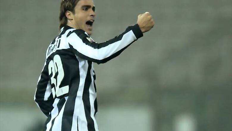 Late goals give Juventus 3-1 win over 10-man Cagliari