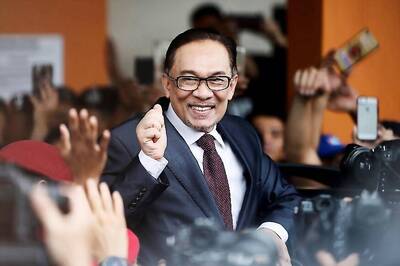 Malaysia's Anwar Ibrahim Pardoned, Walks Out of Hospital