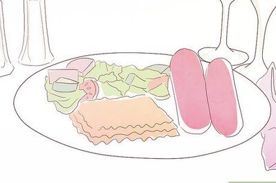 How to Serve at a Dinner Party