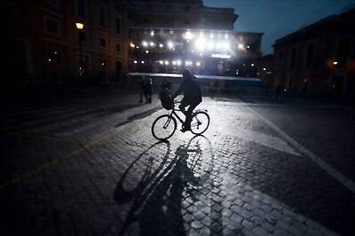 National cycling coach dies in road accident