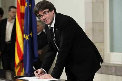 Catalan Leaders Sign Independence Declaration but put it on Hold