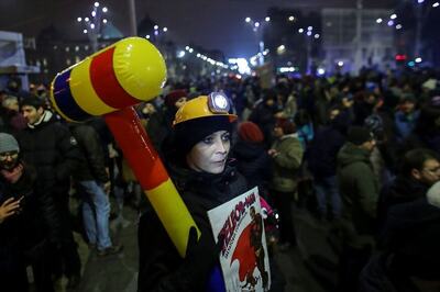 Thousands Protest as Romania Relaxes Corruption Law