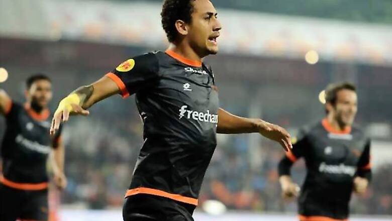 Dos Santos strike keeps Delhi Dynamos in hunt for ISL semis