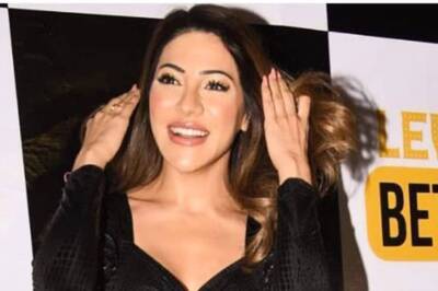 Nikki Tamboli Has Netizens Drooling Over Her in Black Crop Top and Ripped Denims, See Pics