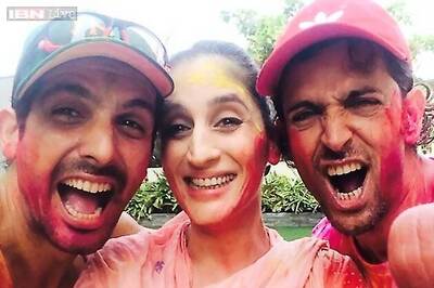 Snapshot: Hrithik Roshan spends Holi with kids, Zayed and Farah Ali Khan