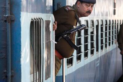 Pull & Pay: 783 Passengers Booked in Delhi Division for Unauthorised Use of Alarm Chain in Trains